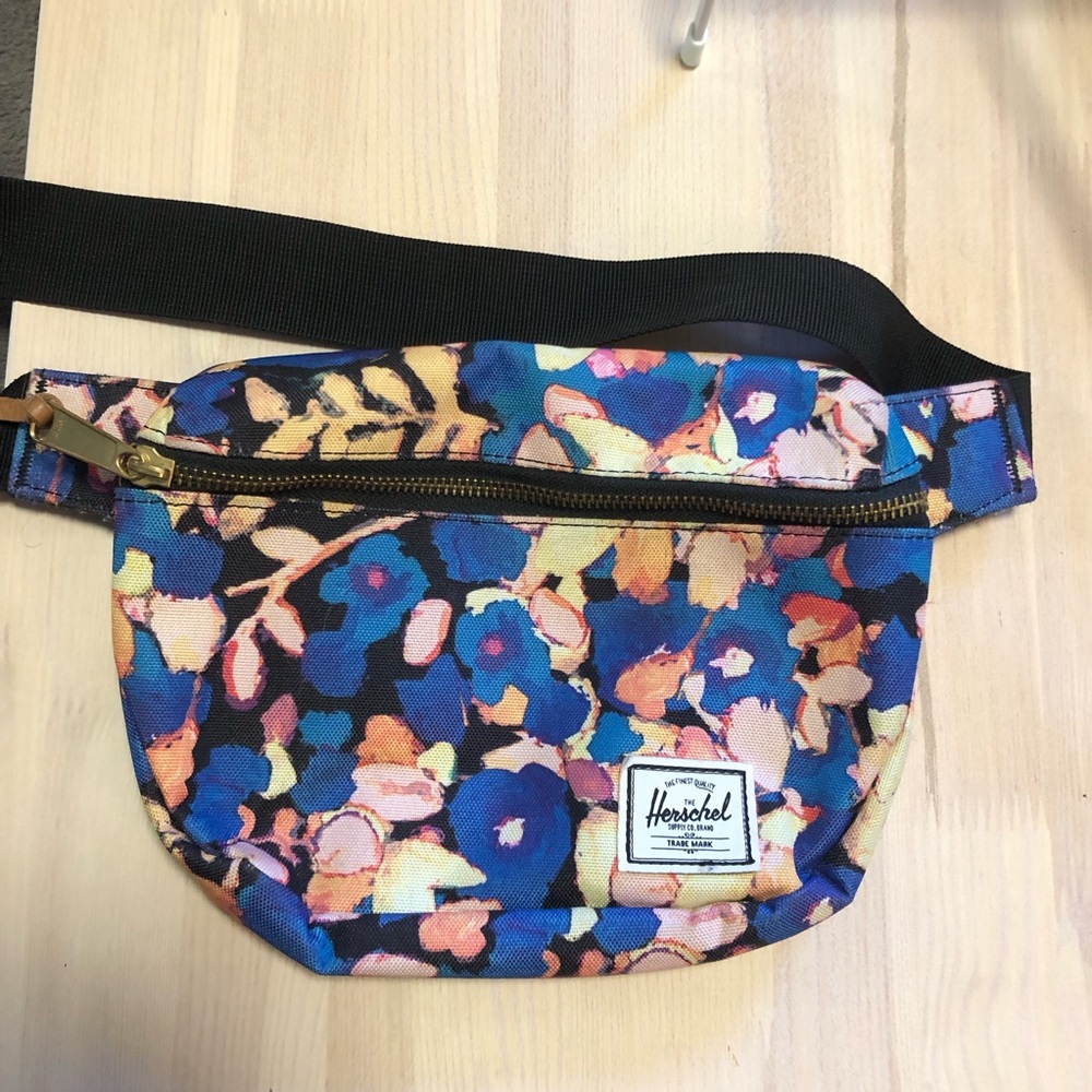 NWOT Herschel Floral Fanny Pack